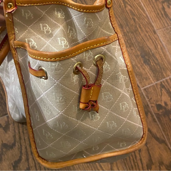 Dooney & Bourke signature logo shoulder/hand bag tan/ivory/pink medium 10x18 - Picture 10 of 16